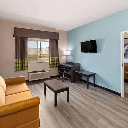 Super 8 By Wyndham Lubbock West Otel Dış mekan fotoğraf