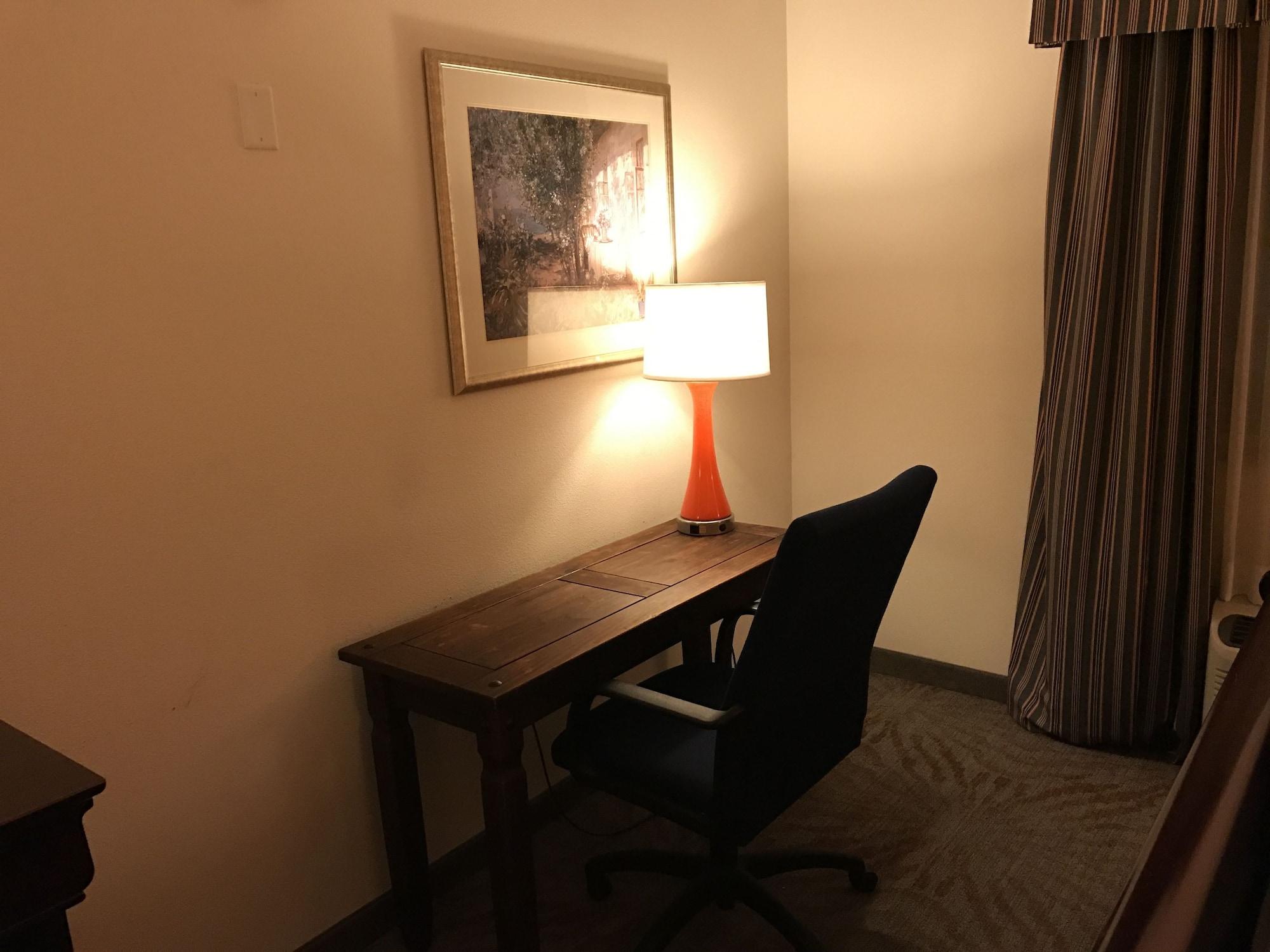 Super 8 By Wyndham Lubbock West Otel Dış mekan fotoğraf