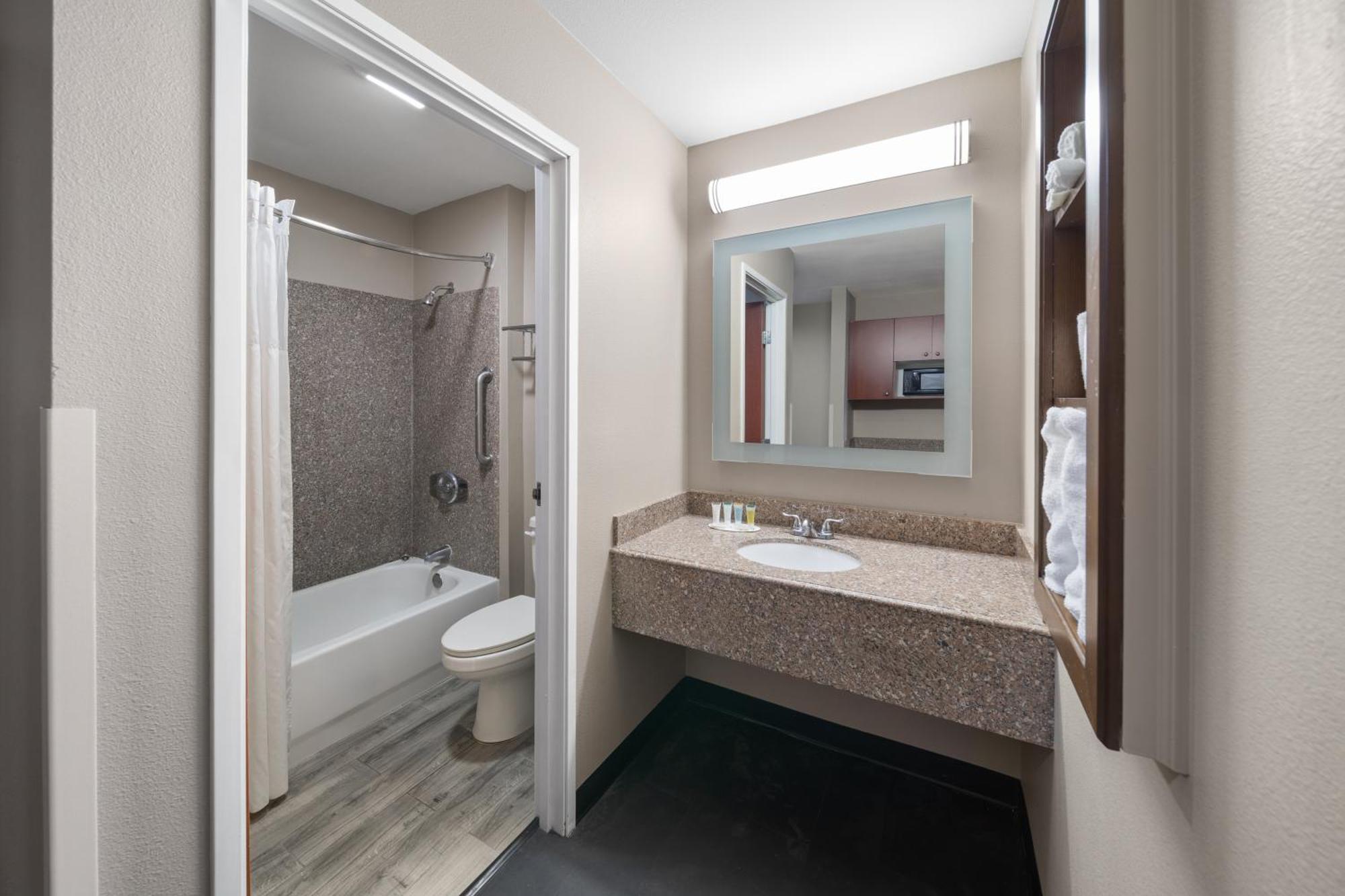 Super 8 By Wyndham Lubbock West Otel Dış mekan fotoğraf