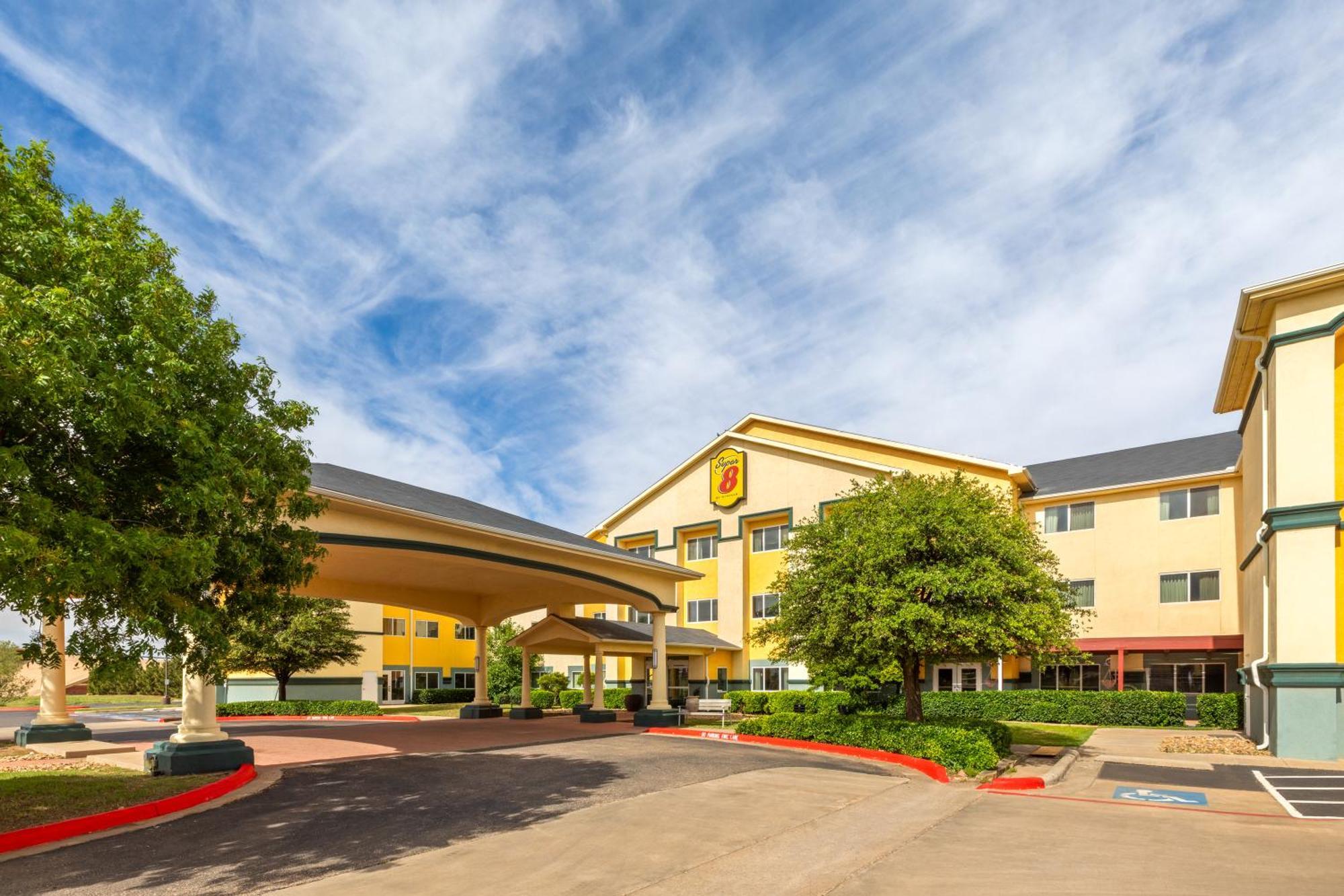 Super 8 By Wyndham Lubbock West Otel Dış mekan fotoğraf