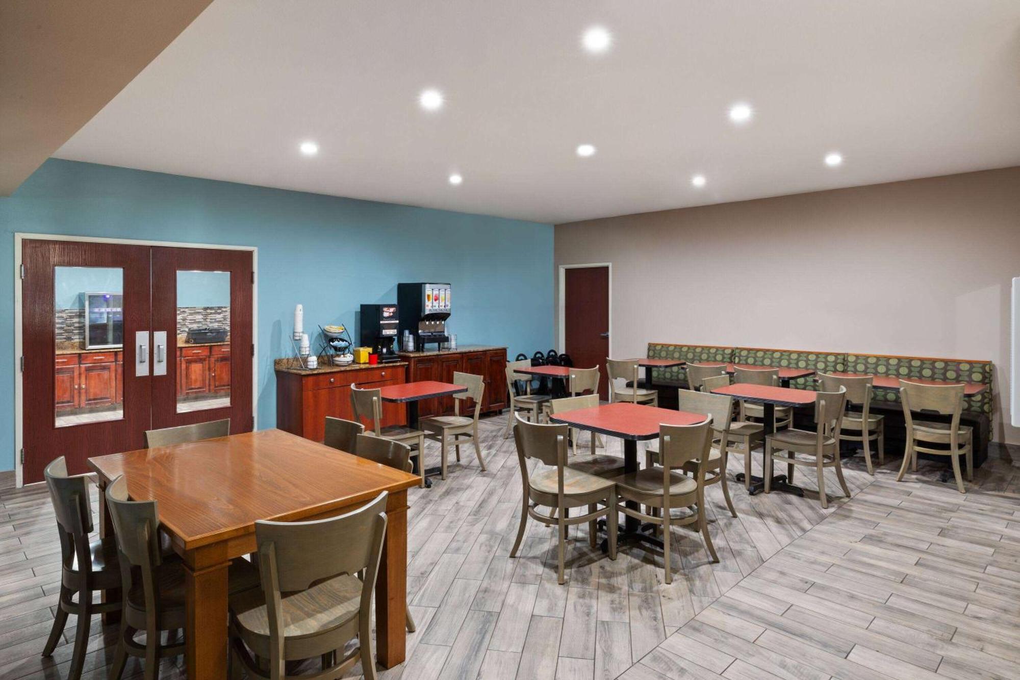 Super 8 By Wyndham Lubbock West Otel Dış mekan fotoğraf