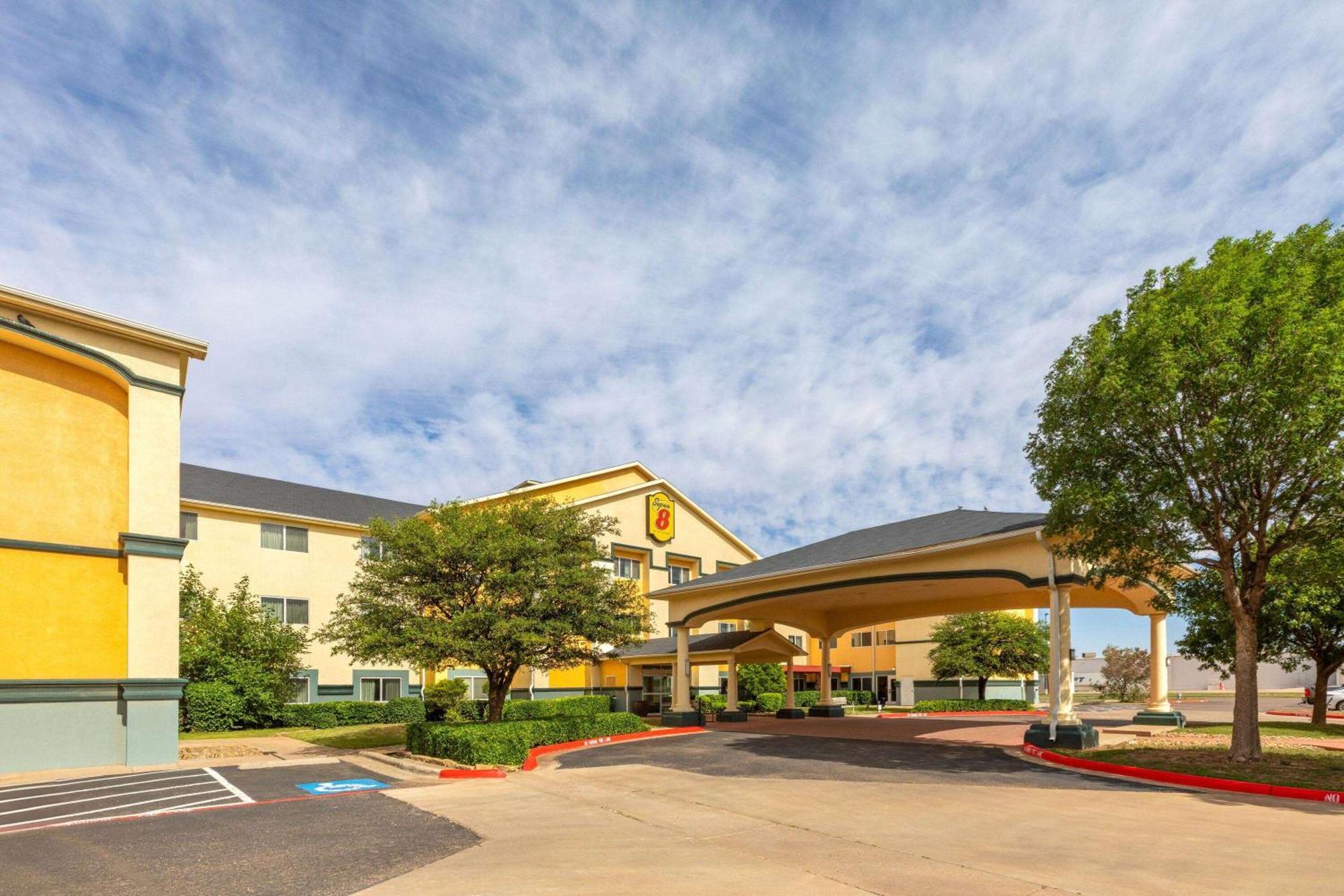 Super 8 By Wyndham Lubbock West Otel Dış mekan fotoğraf