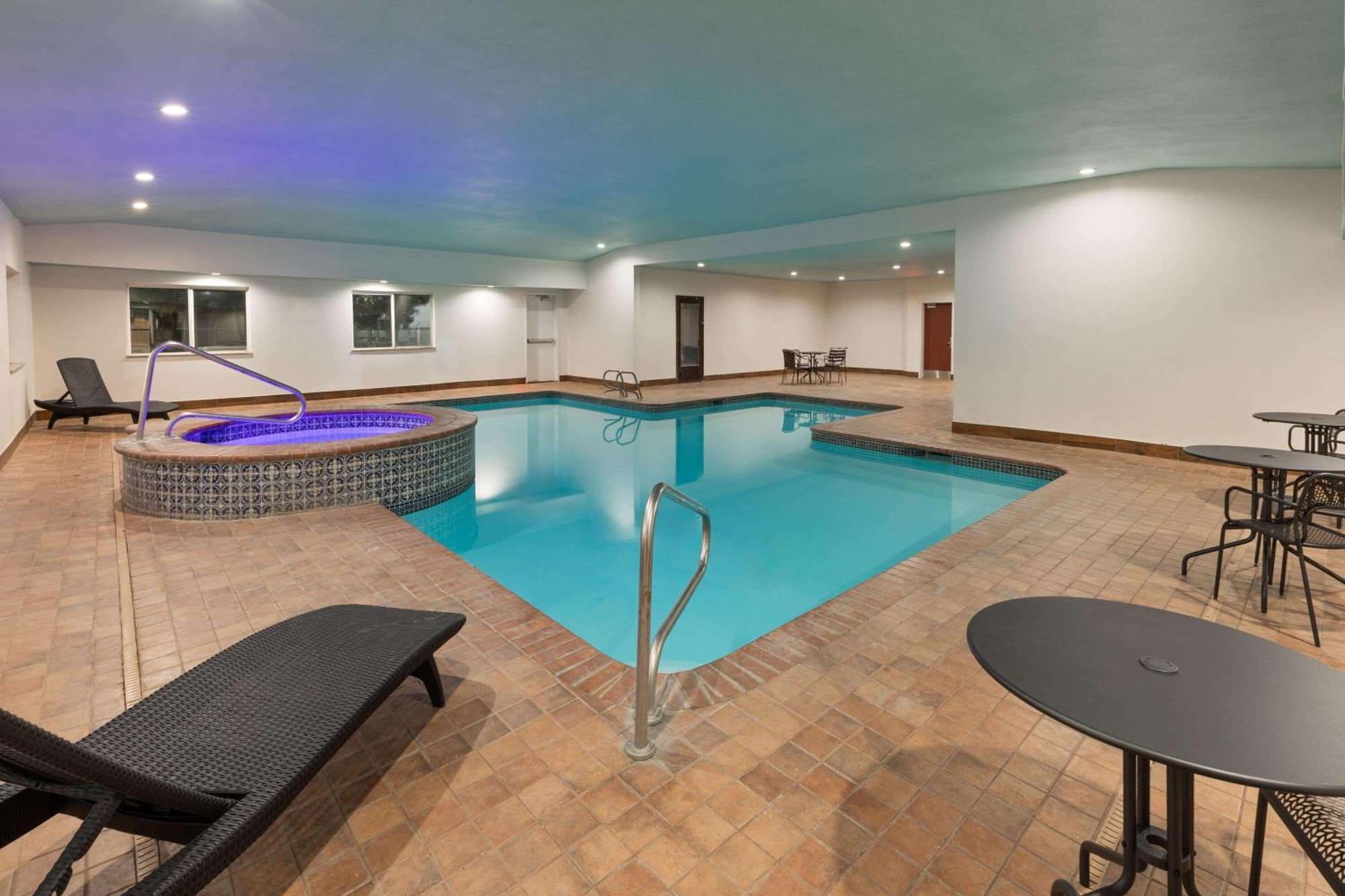 Super 8 By Wyndham Lubbock West Otel Dış mekan fotoğraf