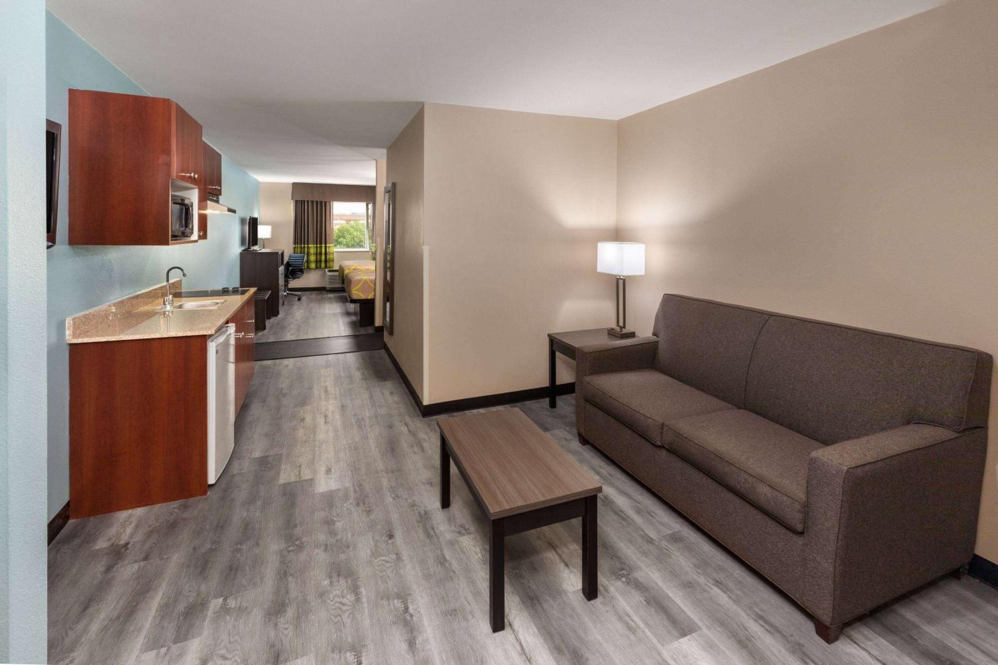 Super 8 By Wyndham Lubbock West Otel Dış mekan fotoğraf